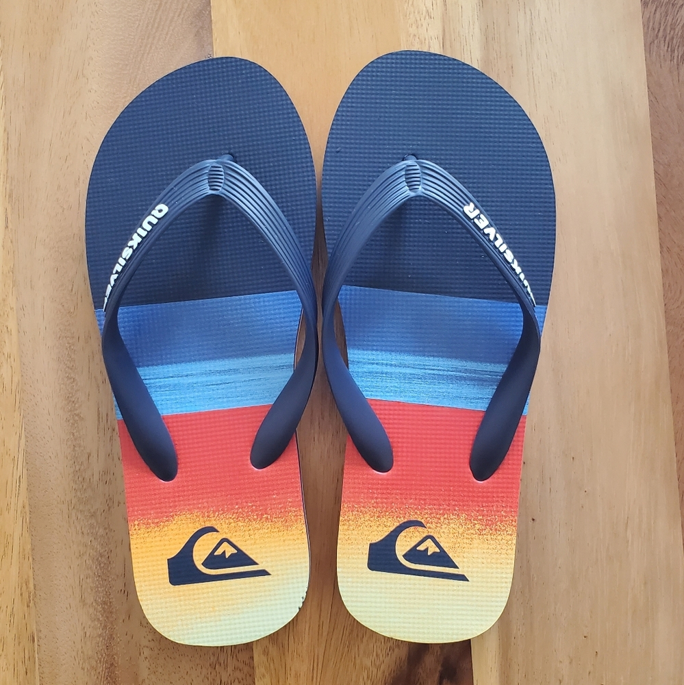 NWOT Kids Quicksilver flip flops Youth Size 6/7